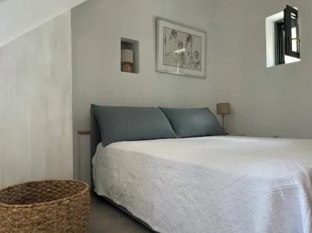 Detached comfortable stone house with wonderful views 10 min from the sea