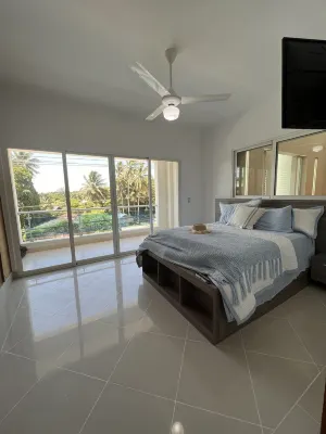 Caribbean style villa directly on the beach