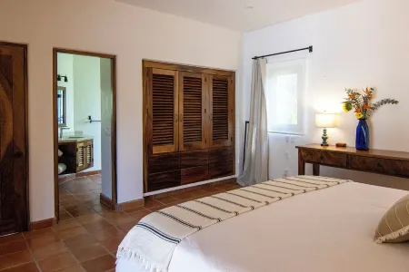 Spacious private villa compound, pool in beautiful San Pancho