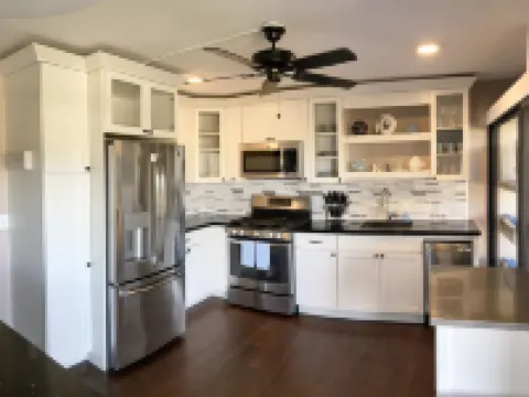 Updated 1BR/1BA - "Island Sol" with fantastic views Hotels in Northside