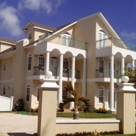 Oceanspray Beach House!!w/ Large Saltwater Pool) in the Heart of the Bahamas.