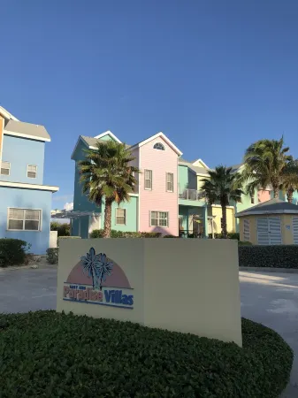 Neptune's Nest by the Sea, East End Отели в г. Восток Энд