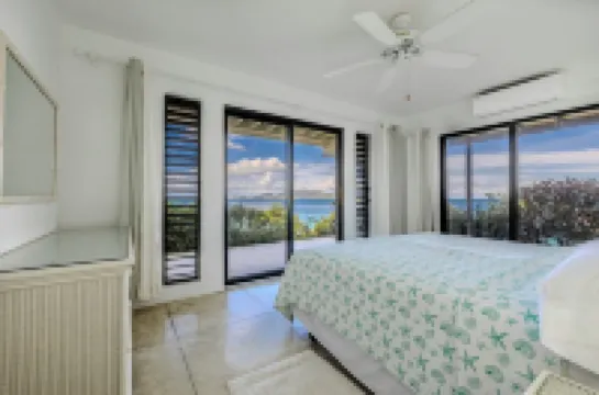 Oceanfront - 3  Bedroom Villa - BEST VIEW IN TORTOLA โรงแรมใน