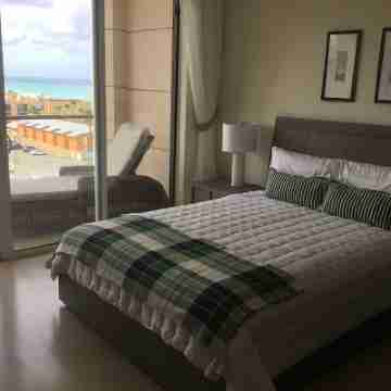 ROYAL PENTHOUSE-New stunning two storey penthouse condo with roof top terrace Rooms