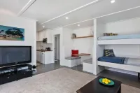 luxury beach flat,  MAXIMUM four people, No cleaning fee Hôtels à : 