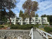 Waterfront studio with stunning patio views!!