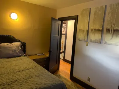 Periwinkle Palace relax close to downtown