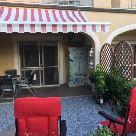 Stunning studio holiday apartment for 2/3 on resort, close to beach with 2 pools