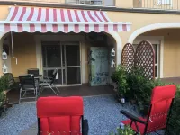 Stunning studio holiday apartment for 2/3 on resort, close to beach with 2 pools