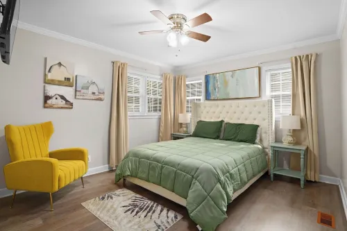 Modern & Cozy Home Mins to everything