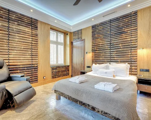 Mała Anglia Deluxe Rooms & Spa Hotels near Crooked House