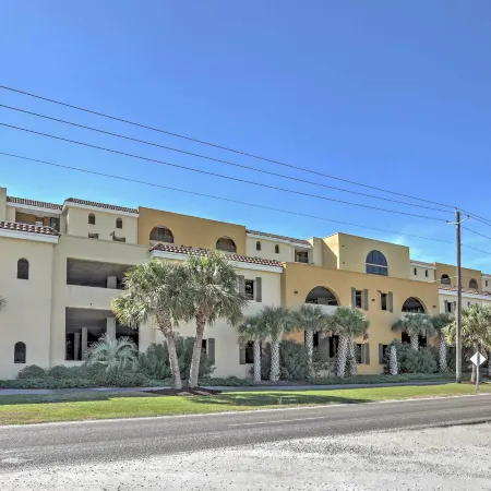 Beachfront Bliss on Dauphin Island w/ Pool Access!