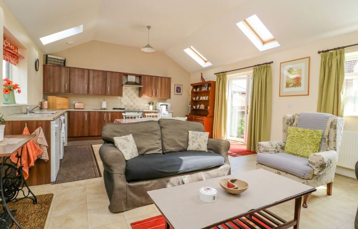 1 Pines Farm Cottages