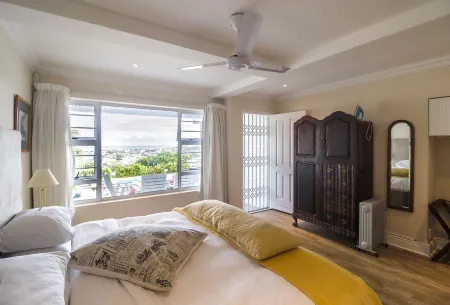 The Lookout Guest House Отели в г. Порт-Альфред