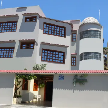 Hostal Macaw Hotels near Antonio Neumane Park