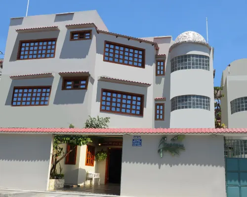 Hostal Macaw Hotels near Antonio Neumane Park