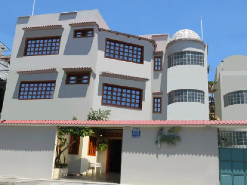 Hostal Macaw Hotels in 