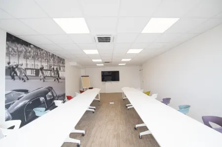 The Originals City Hôtel Chantecler le Mans Отели рядом с достопримечательностью «Home of Adam and Eve»