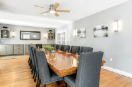 Inn at Harbor Hill Marina