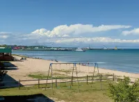 Beachcomber of Mackinaw - Beach