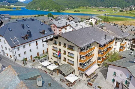 Albana Hotel Silvaplana Отели рядом с достопримечательностью «Atelier Segantini»