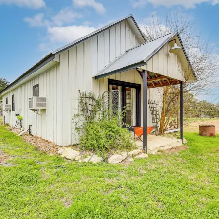Large Yard + Pond: Fayetteville Rural Retreat
