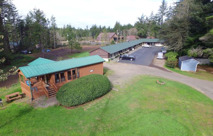 Park Motel and Cabins
