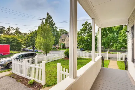 9 Mi to Dtwn Boston: Cozy Malden Apartment