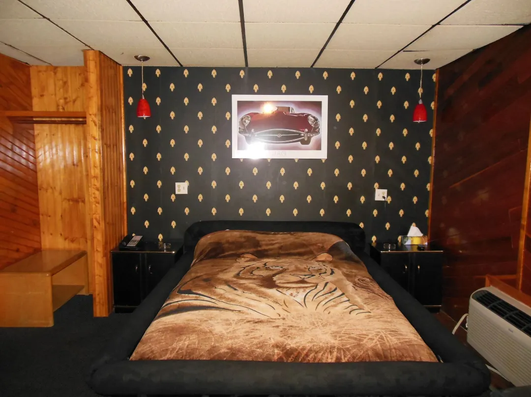 Motor Court Motel - Ontario