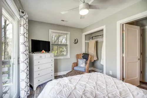 Kitty Hawk Apartment w/ Hot Tub - 1 Mi to Beach! - Apartments