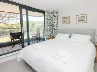 3 The Hide Hotels in Newton and Noss