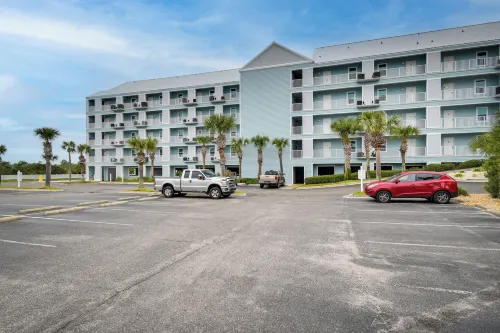 Gulf Coast 'Cozy Condo' w/ Pool: Walk to Beach! - Wifi