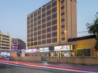 Grand Ambassador Hotel Các khách sạn gần Hải cảng Rashid