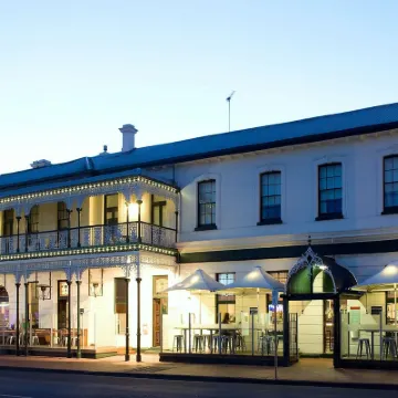 Mount Gambier Hotel Hotels near Umpherston Sinkhole / Balumbul
