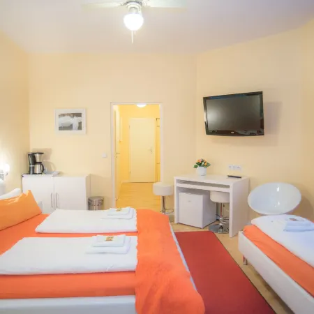 City Guesthouse Pension Berlin Отели рядом с достопримечательностью «Гезундбруннен»