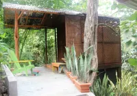 Bahia Rica Fishing & Kayak Lodge - Parkplatz