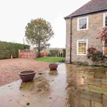 Battel Hall Hotel Exterior