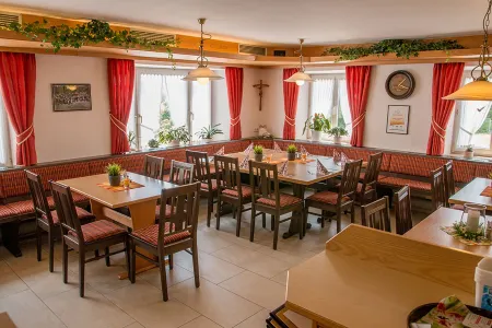 Gasthof Zum Ochsen Отели в г. Еттинген-Шеппах