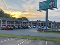 Towne Inn - parking