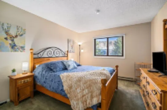 Whistler Village - Redwood 10 Condo