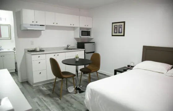 Westview 中心汽車旅館有限公司