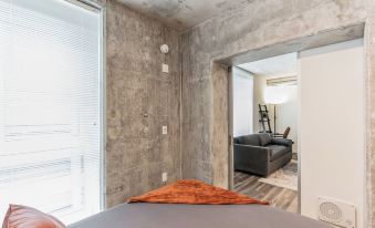 Sleek DT Cleveland Apt at City Club