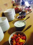 The Vines Motel & Cottages - Breakfast