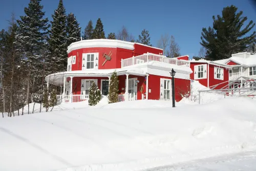 Auberge de La Tour du Lac Hotels in Val-David