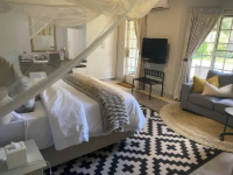 เดอะเลสลี่ Bed & Breakfast โรงแรมในบลันไทร์