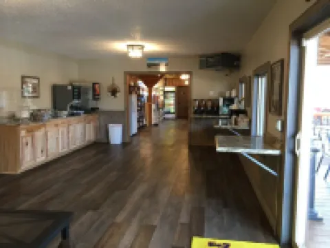 Rockerville Lodge & Cabins