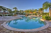 Resort-Style Condo w/ Pool: 6 Mi to Magic Kingdom - Spa