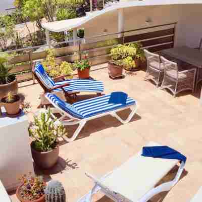 Villa with private pool and free WiFi, close to the sea, protected courtyard Hotel Exterior