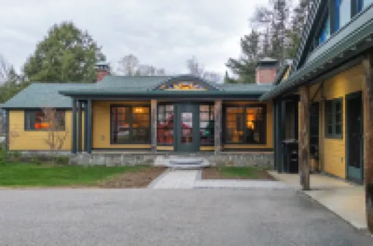 Sleeps 16+Hottub+Sauna+Pet Friendly+7 Min to Skiing Hotels in Waterville Valley