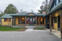 Sleeps 16+Hottub+Sauna+Pet Friendly+7 Min to Skiing